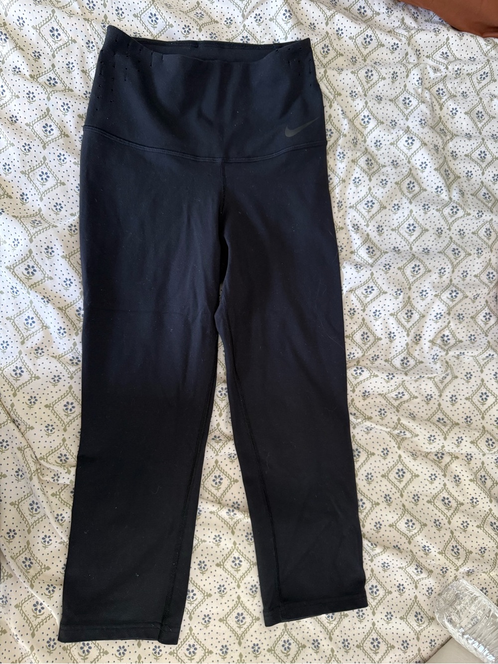 Nike Dri-FIT Black High Rise Cropped Leggings Size Small